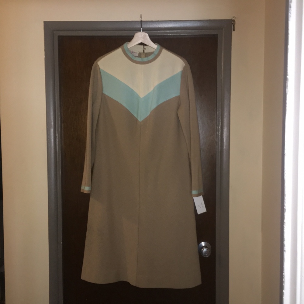 CUTE pale blue, tan, white 60's knit dress!!